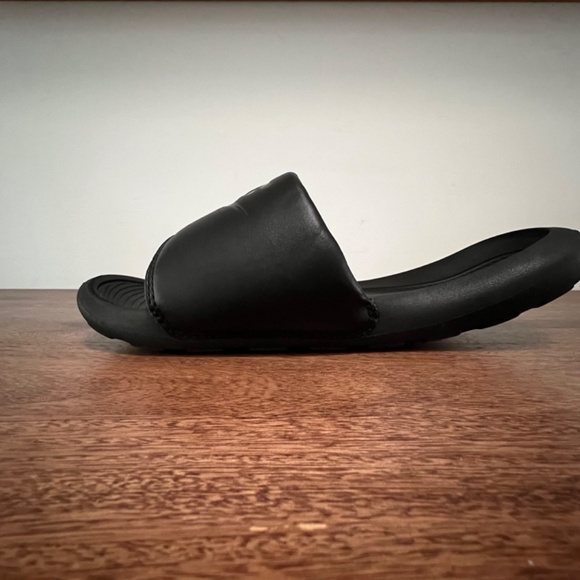 Nike Women's Victory One Slide Black with Black Logo Sz 11 (fits size 10) - Picture 5 of 11